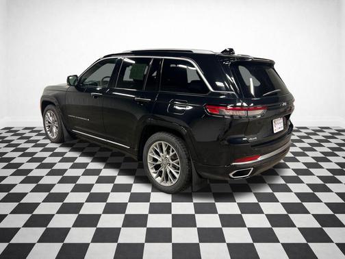 Diamond Black Crystal Pearlcoat 2023 Jeep Grand Cherokee Summit