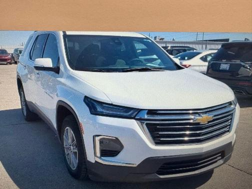 Summit White 2023 Chevrolet Traverse LT Cloth