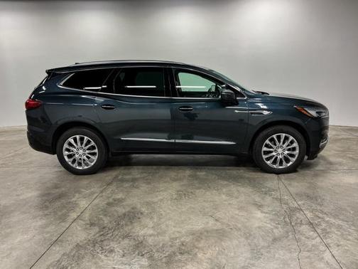 Photo 2 of 25 of 2018 Buick Enclave Premium