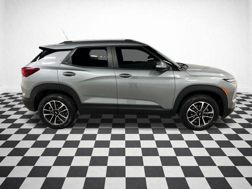 Sterling Gray Metallic 2024 Chevrolet Trailblazer LT