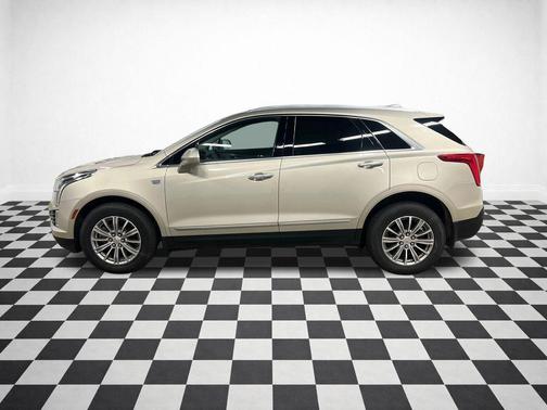 Silver Coast Metallic 2017 Cadillac XT5 Luxury