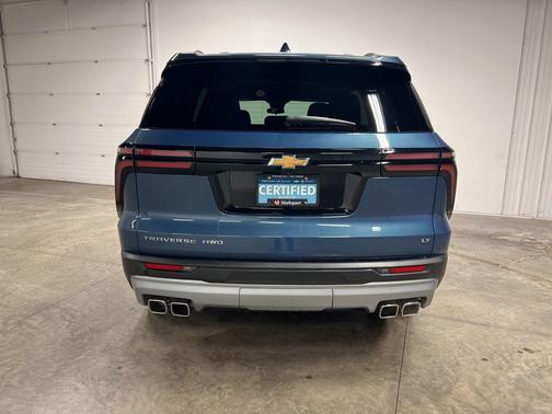 2024 Chevrolet Traverse LT