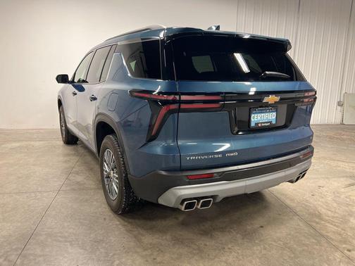2024 Chevrolet Traverse LT