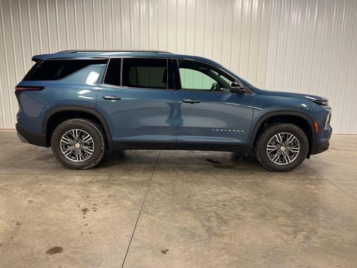 2024 Chevrolet Traverse LT