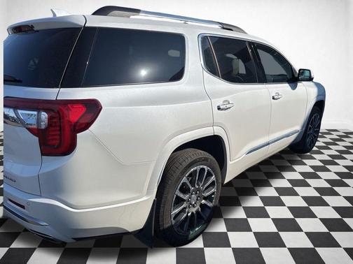 2022 GMC Acadia Denali