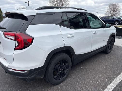 Summit White 2022 GMC Terrain AWD AT4