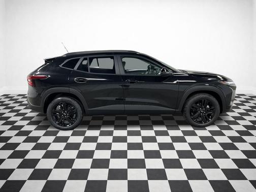 Mosaic Black Metallic 2026 Chevrolet Trax ACTIV