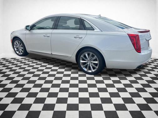 White Diamond Tricoat 2014 Cadillac XTS Premium