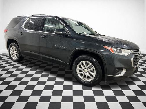 Graphite Metallic 2021 Chevrolet Traverse LT Cloth