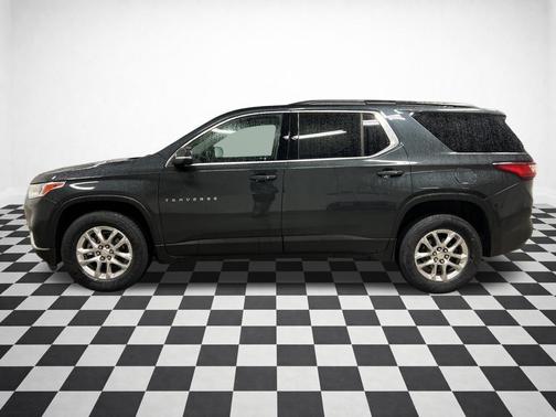 Graphite Metallic 2021 Chevrolet Traverse LT Cloth