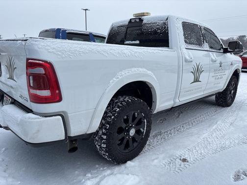 2022 RAM 3500 Laramie Crew Cab 4x4 6'4' Box
