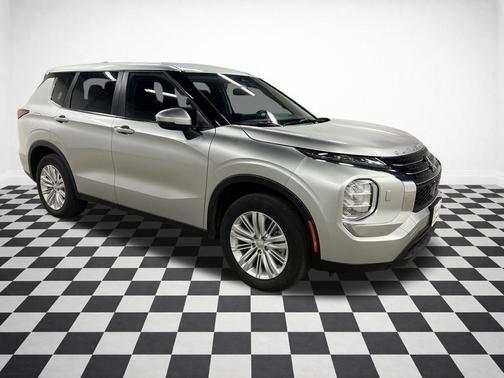 Graphite Gray/Black Roof 2024 Mitsubishi Outlander ES 2.5 S-AWC SUV