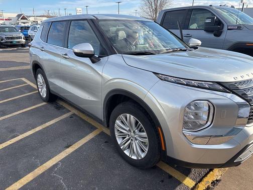 2024 Mitsubishi Outlander ES 2.5 S-AWC