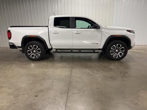 2023 GMC Canyon AT4