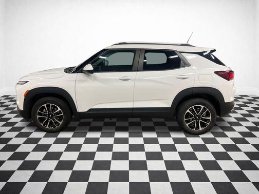 Summit White 2025 Chevrolet Trailblazer LT