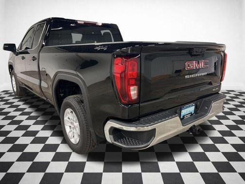 Onyx Black 2023 GMC Sierra 1500 SLE
