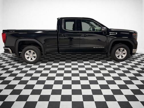 Onyx Black 2023 GMC Sierra 1500 SLE