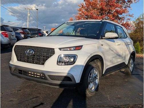 2022 Hyundai VENUE SE