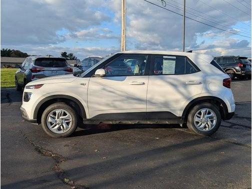 2022 Hyundai VENUE SE