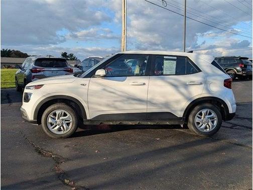 2022 Hyundai VENUE SE