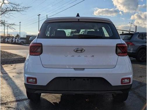 2022 Hyundai VENUE SE