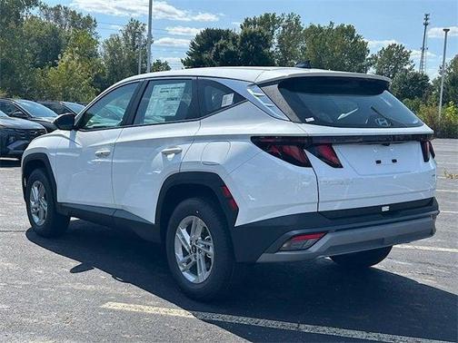 2026 Hyundai TUCSON SE