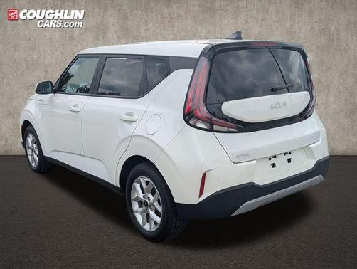 Snow White Pearl 2024 Kia Soul LX