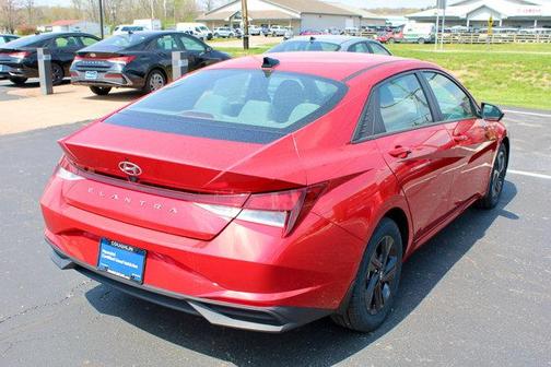 2022 Hyundai ELANTRA SEL