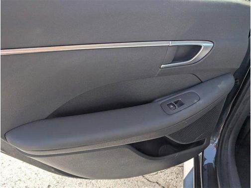 2022 Hyundai SONATA SE