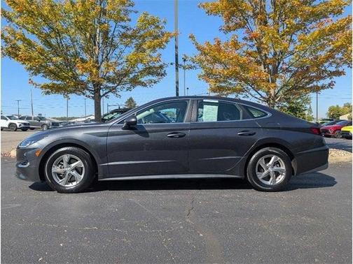 2022 Hyundai SONATA SE