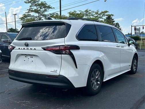 2021 Toyota Sienna LE