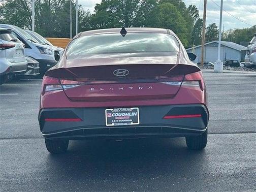 2025 Hyundai ELANTRA SE