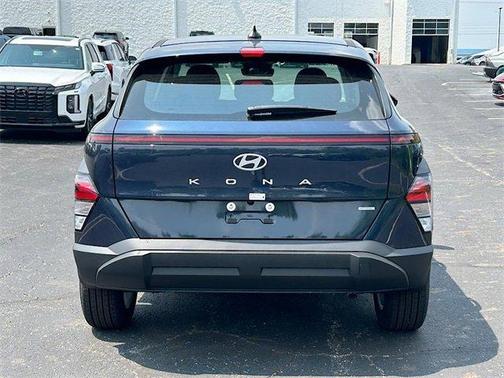 2025 Hyundai KONA SE