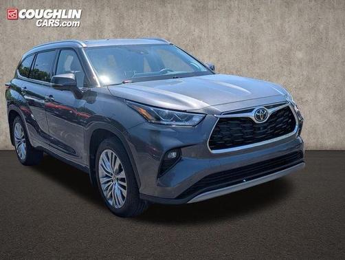 Magnetic Gray Metallic 2023 Toyota Highlander Platinum