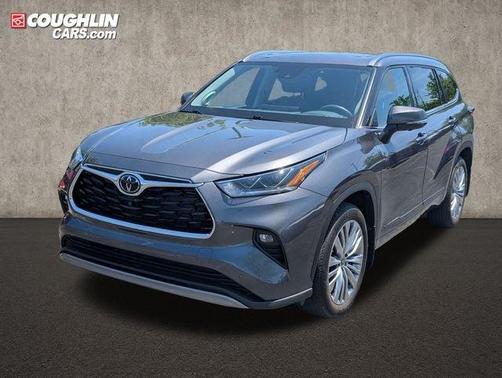 Magnetic Gray Metallic 2023 Toyota Highlander Platinum