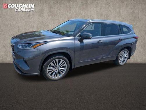 Magnetic Gray Metallic 2023 Toyota Highlander Platinum