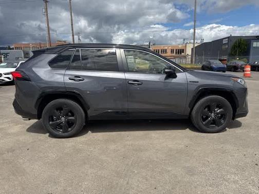 2020 Toyota RAV4 Hybrid SE