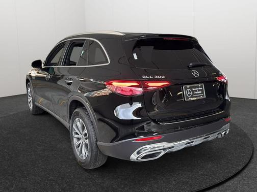 2026 Mercedes-Benz GLC 300 4MATIC