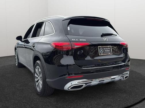 2026 Mercedes-Benz GLC 300 4MATIC