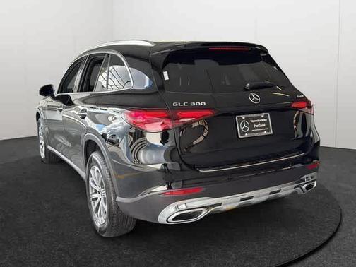 2026 Mercedes-Benz GLC 300 4MATIC