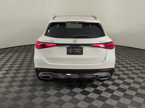 2026 Mercedes-Benz GLC 300 4MATIC