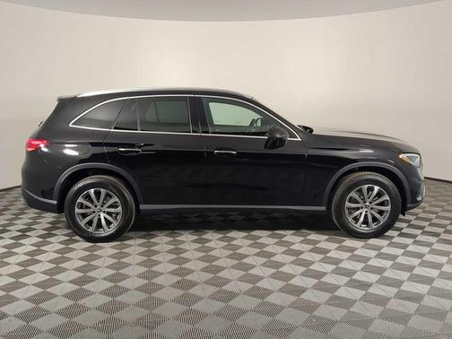 2026 Mercedes-Benz GLC 300 4MATIC