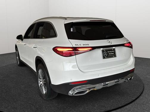 2026 Mercedes-Benz GLC 300 4MATIC