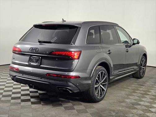 2025 Audi Q7 45 Premium Plus