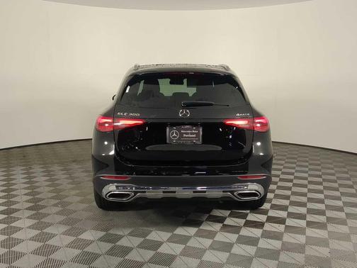 2026 Mercedes-Benz GLC 300 4MATIC