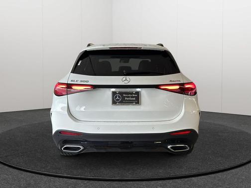2026 Mercedes-Benz GLC 300 4MATIC