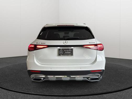 2026 Mercedes-Benz GLC 300 4MATIC