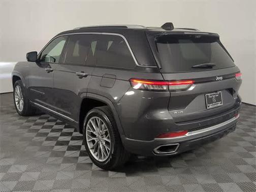 2022 Jeep Grand Cherokee Summit