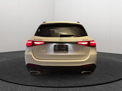 2026 Mercedes-Benz GLC 300 4MATIC