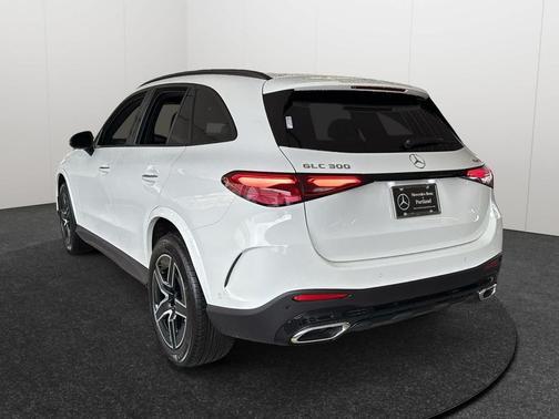 2026 Mercedes-Benz GLC 300 4MATIC